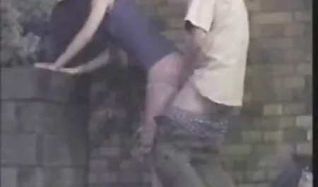 مدرب جديد عاد إلى المتدرب سكس رجال العرب مع دوروثي الأسود