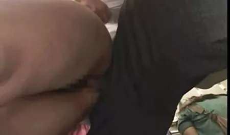 فتاة جميلة يأكل حولا لتناول سكس عرب فنانين الطعام