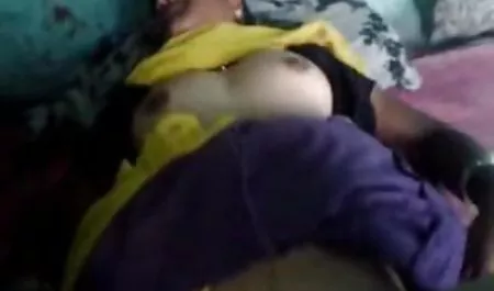 الذهب كبيرة الثدي و كس بنت عربية الحلو بالإصبع, يبتلع 7 رجال